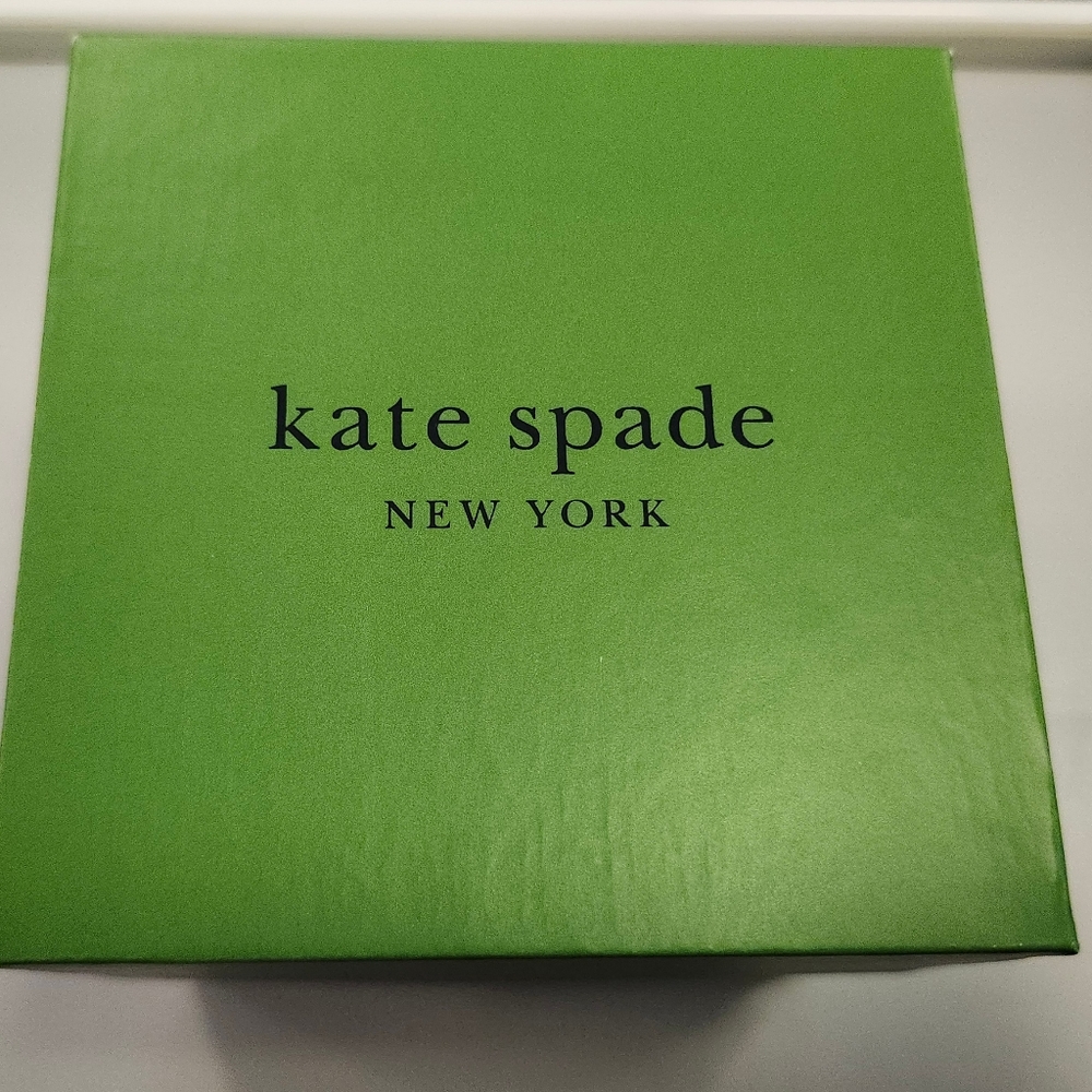 NWT Gold-Tone Kate Spade Monroe Martini Bracelet Watch - Picture 3 of 11